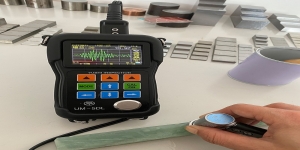 沈陽宇時(shí)先鋒UM-5DL測量玻璃鋼和PE復(fù)合材料厚度案例講解